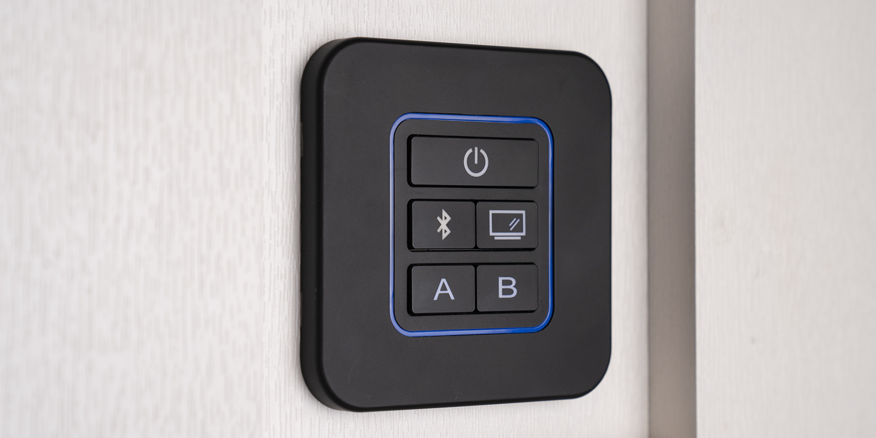 Eagle HT fifth wheel Bluetooth & TV control